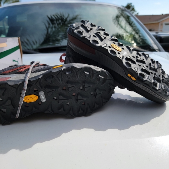 Merrell Zion Mid Waterproof Black Men's Hiking Boots J16885 - Picture 2 of 5